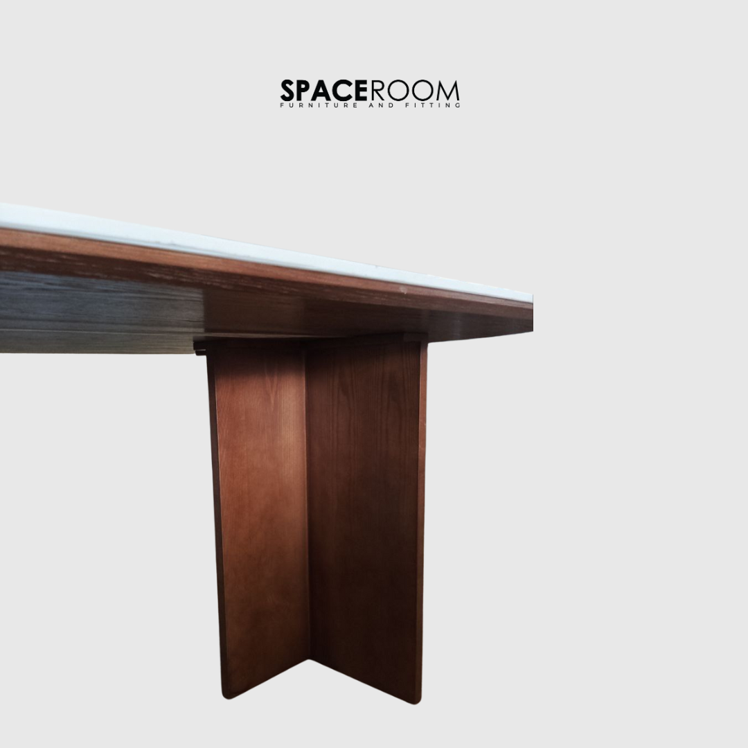 Ovaline Dining Table